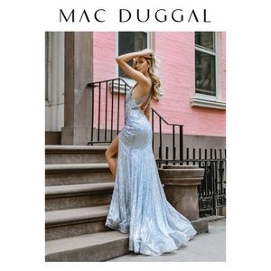MAC DUGGAL Embellished Sleeveless V Neck Mermaid Gown